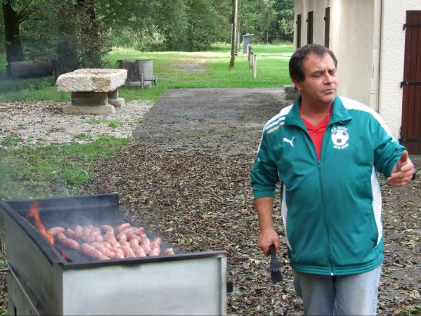 Roland GUILLAUME au barbecue.(Ca va chauffer).